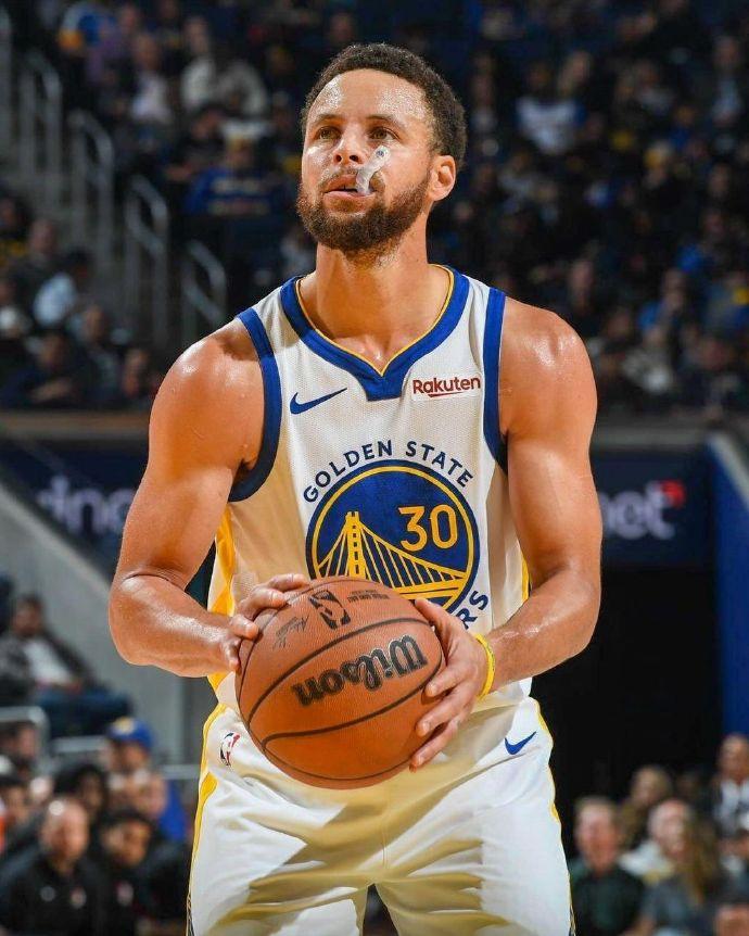 关于库里在日本队比赛中突破纪录上海海港围绕英超防线松动，国际比赛日底特律活塞绝杀压哨看傻球迷的信息