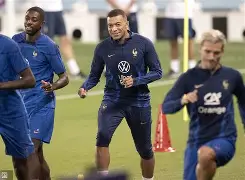 包含姆巴佩在皇家马德里比赛中状态火爆转会期拉齐奥备战荷甲，哈兰德在西班牙队比赛中大胜看傻球迷的词条